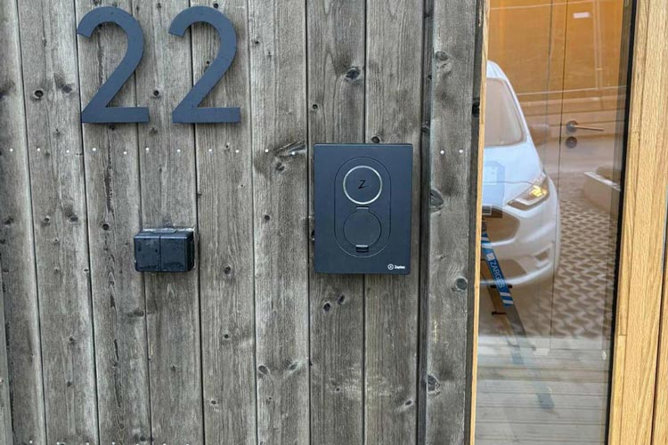 Laddbox som installerats hos en villaägare